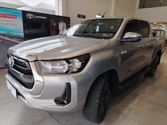 TOYOTA HILUX 2.8 D-4D TURBO DIESEL CD SRV 4X4 AUTOMÁTICO